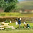 Mise en place de la clôture du paddock - Ensemble d'action - Busch 79853 - HO 1/87  - 2