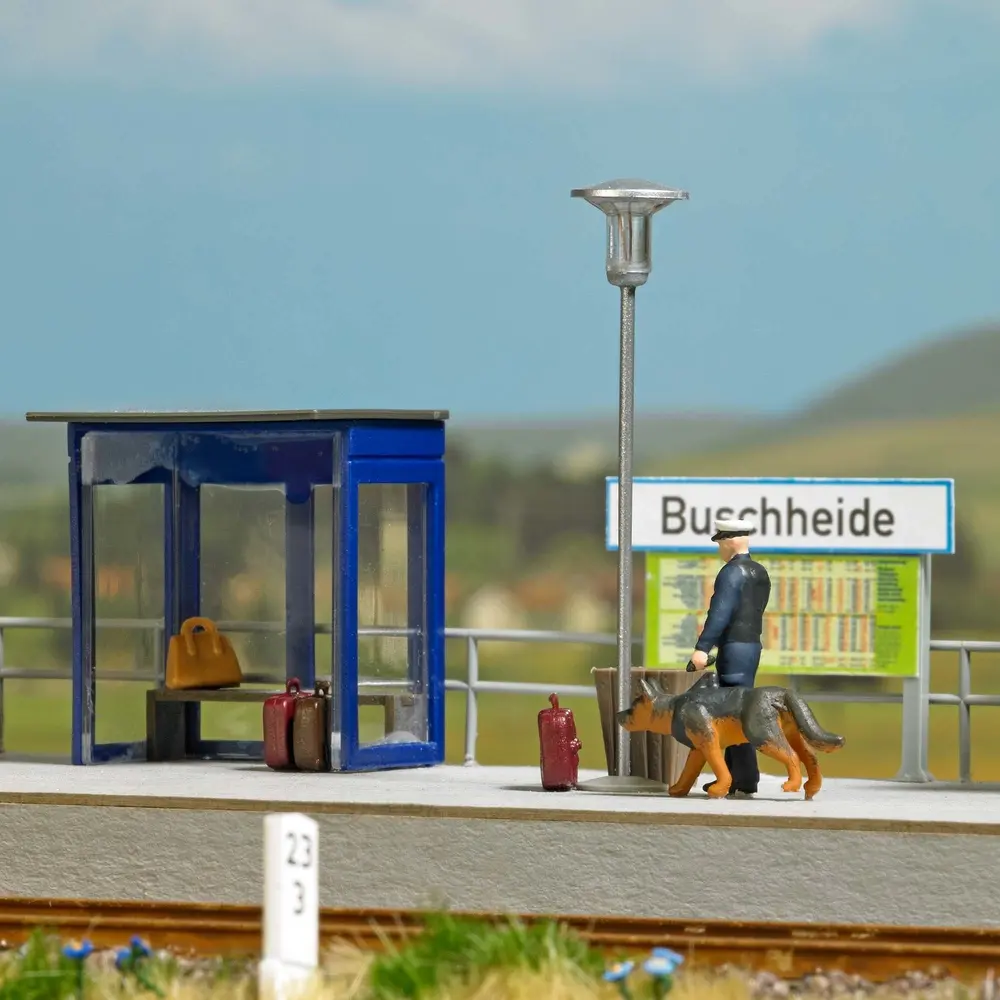 Police des transports avec berger allemand - Coffret d'action scénette - Busch 79872 - HO 1/87 - 2