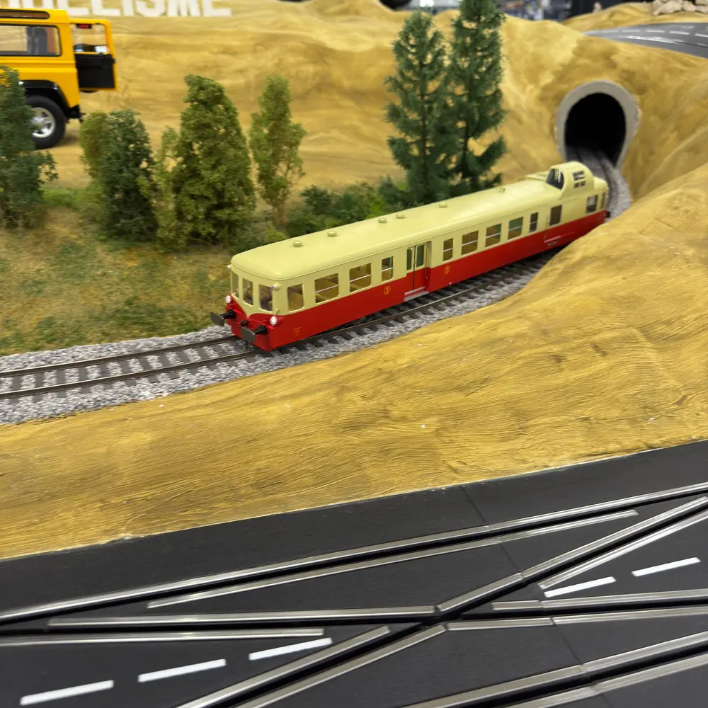 Autorail Picasso Modernisé X 3868 - Chrezo 3800-02S - O 1/43 - SNCF - Dépôt Douai - DCC SON - 10