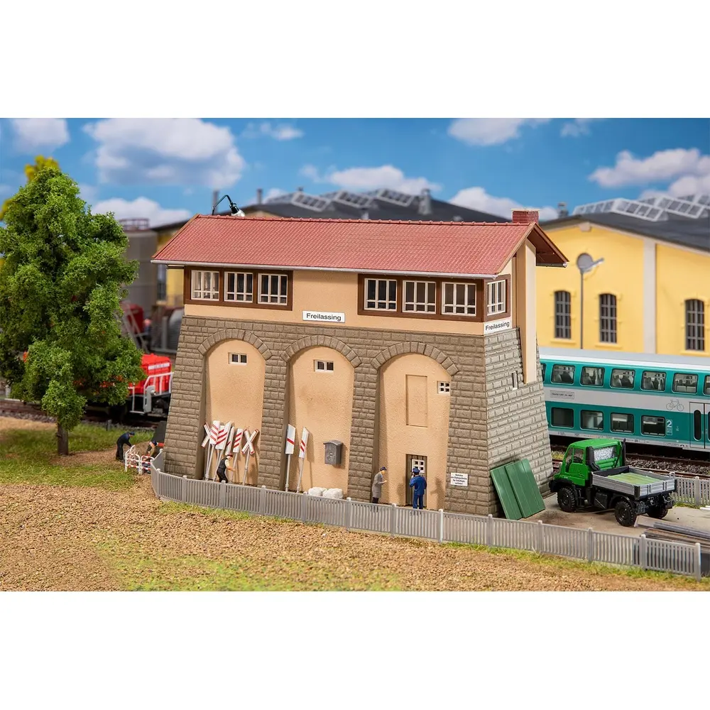 Poste d'aiguillage de Freilassing - FALLER 120084 - Gris / beige - Échelle HO : 1/87ème - 204 x 74 x 143 mm - Époque II - 5