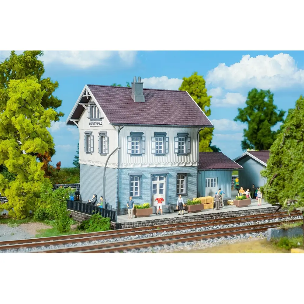 Gare d'Oberstenfeld éclairée - Faller 110138 - HO 1/87 - EP III - 182 x 104 x 138 mm - 3