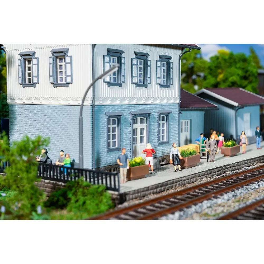 Gare d'Oberstenfeld éclairée - Faller 110138 - HO 1/87 - EP III - 182 x 104 x 138 mm - 7