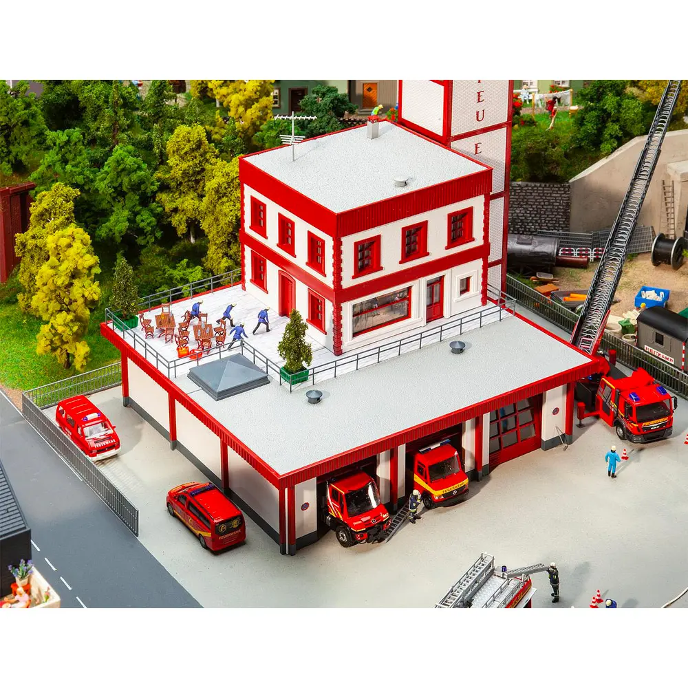 Poste de pompiers moderne FALLER 130159 - HO 1/87 - 5