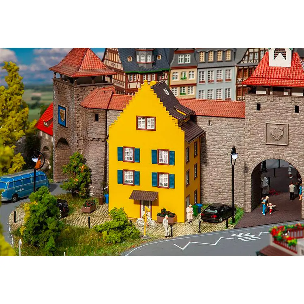 Immeuble de coin de rues "Kleinstadt" Faller 130709 - HO : 1/87 - EP III - 3