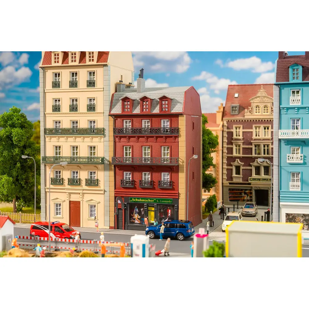 Maison de ville à 4 étages - Faller 130713 - HO 1/87 - EP III - 105 x 111 x 206 mm  - 3