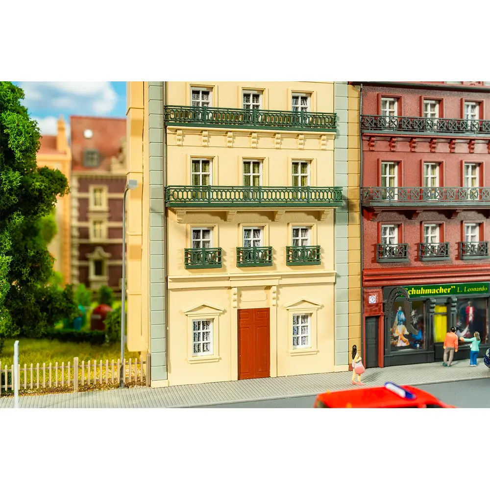 Maison de ville, 6 étages - Faller 130712 - HO 1/87 - EP III - 105 x 111 x 268 mm - 4