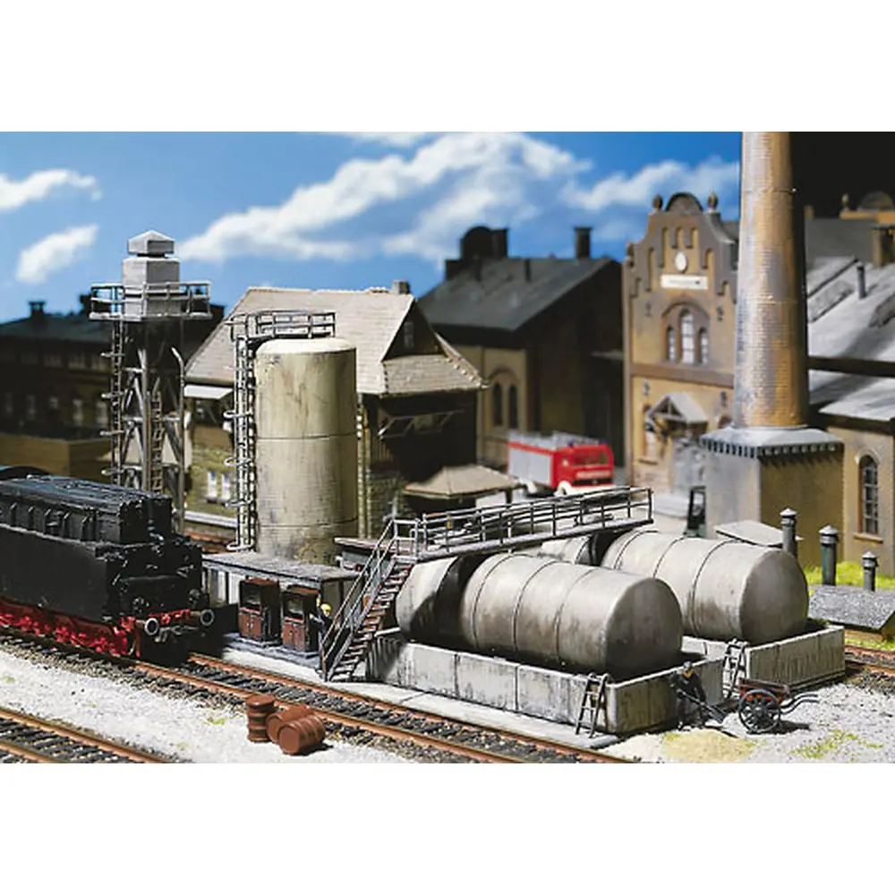 Entrepôt d’huile avec poste à gas-oil et grue d’alimentation - FALLER 120157 - HO 1/87 - 3