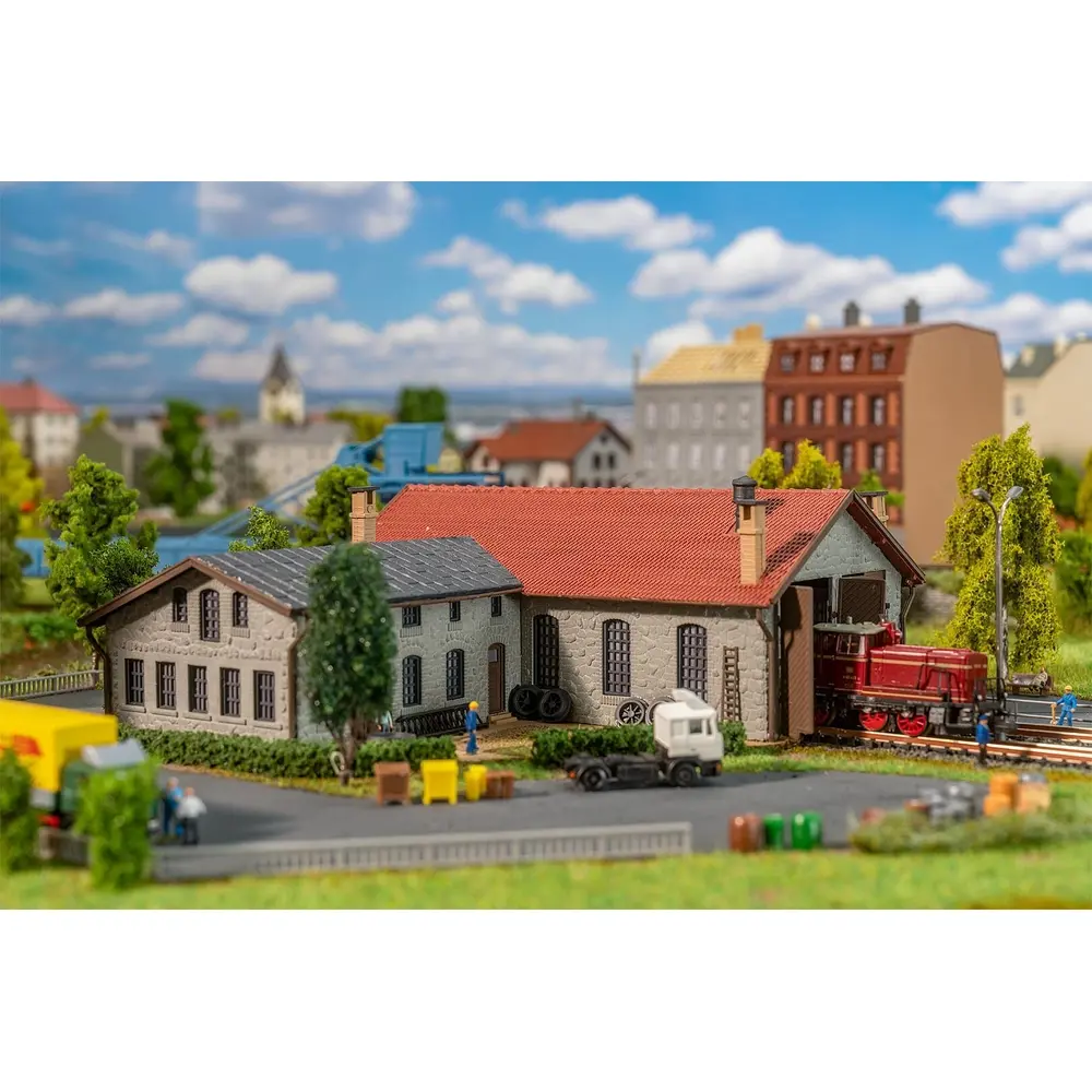 Remise à locomotives à deux niveaux avec atelier - Faller 222106 - N 1/160 - EP II - 182 x 160 x 70 mm - 2