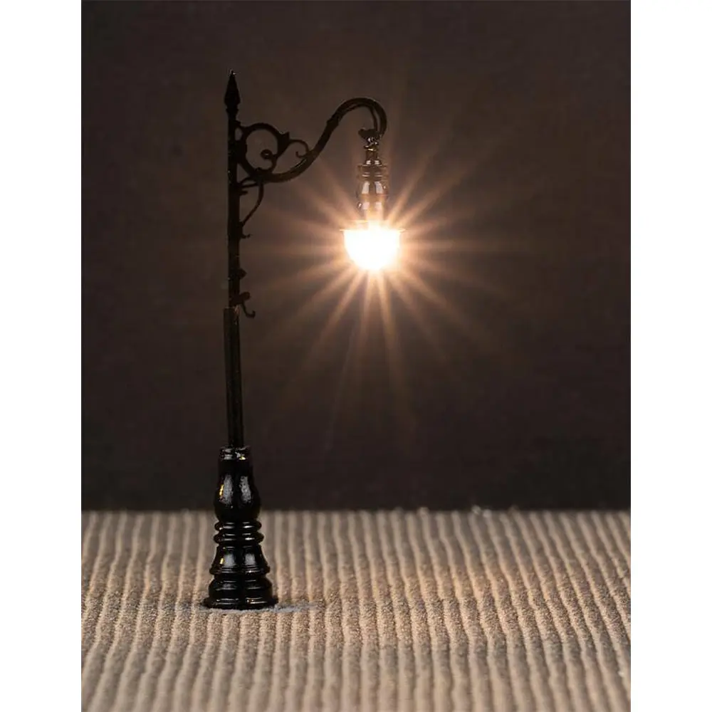 Lot de trois lampadaires style ancien munis de LED. - N 1/160 - Faller 272127 - 2