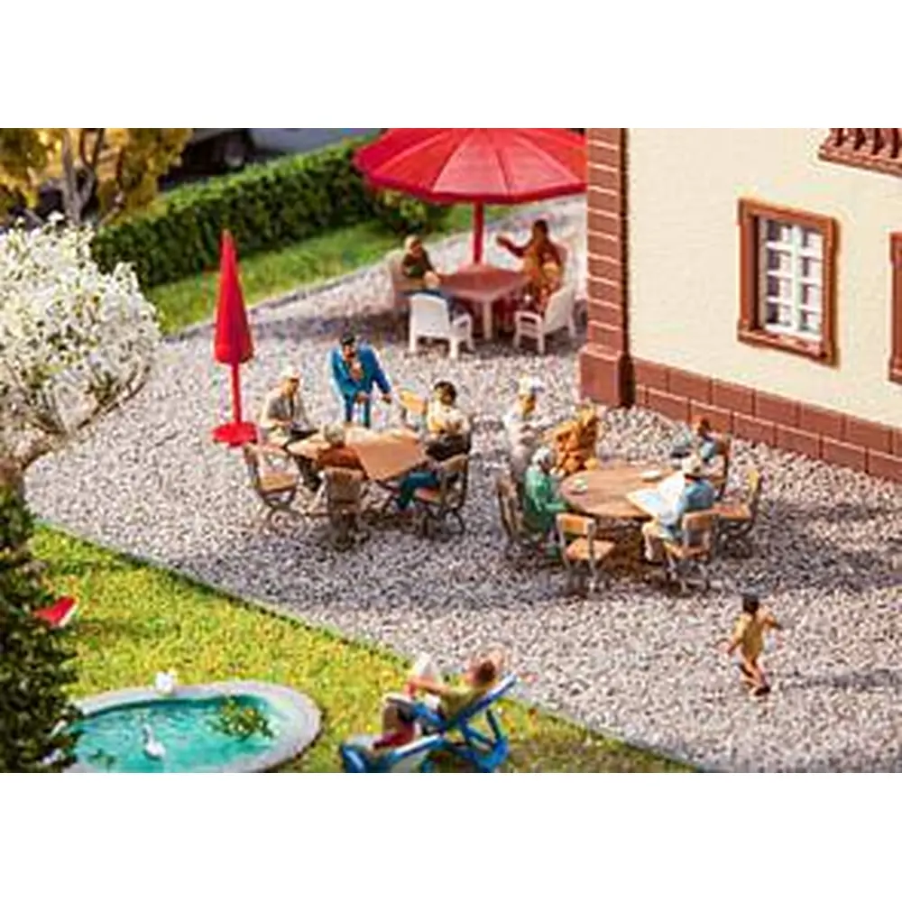 Lot de 2 Tables et 12 chaises FALLER 180957 - HO 1/87 - 2