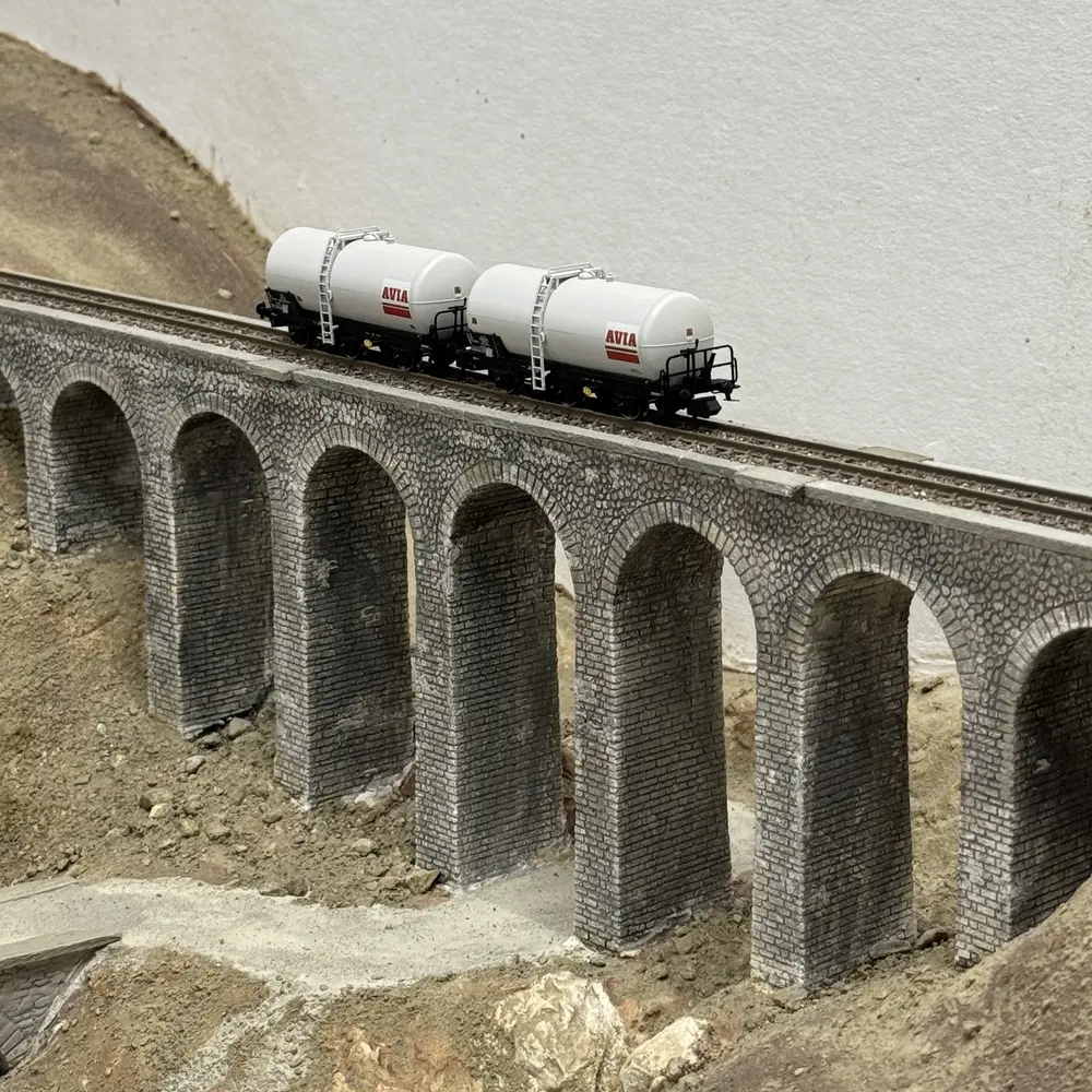 Coffret de 2 wagons citernes à 3 essieux AVIA - Arnold HN6676 - N 1/160 - SNCF - EP IV - 2R - 5