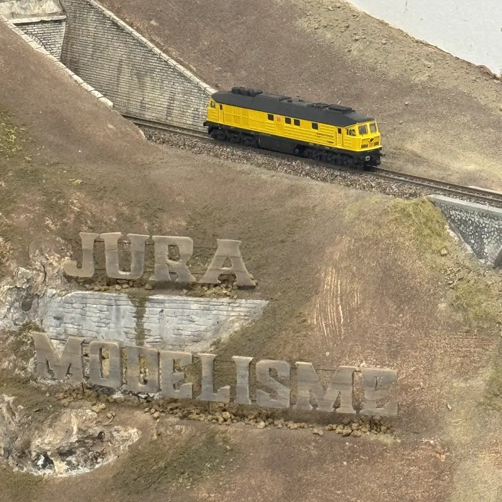 Locomotive diesel 233 493-6 - Arnold HN2601 - N 1/160 - DB - Ep IV - Analogique - 2R - 6