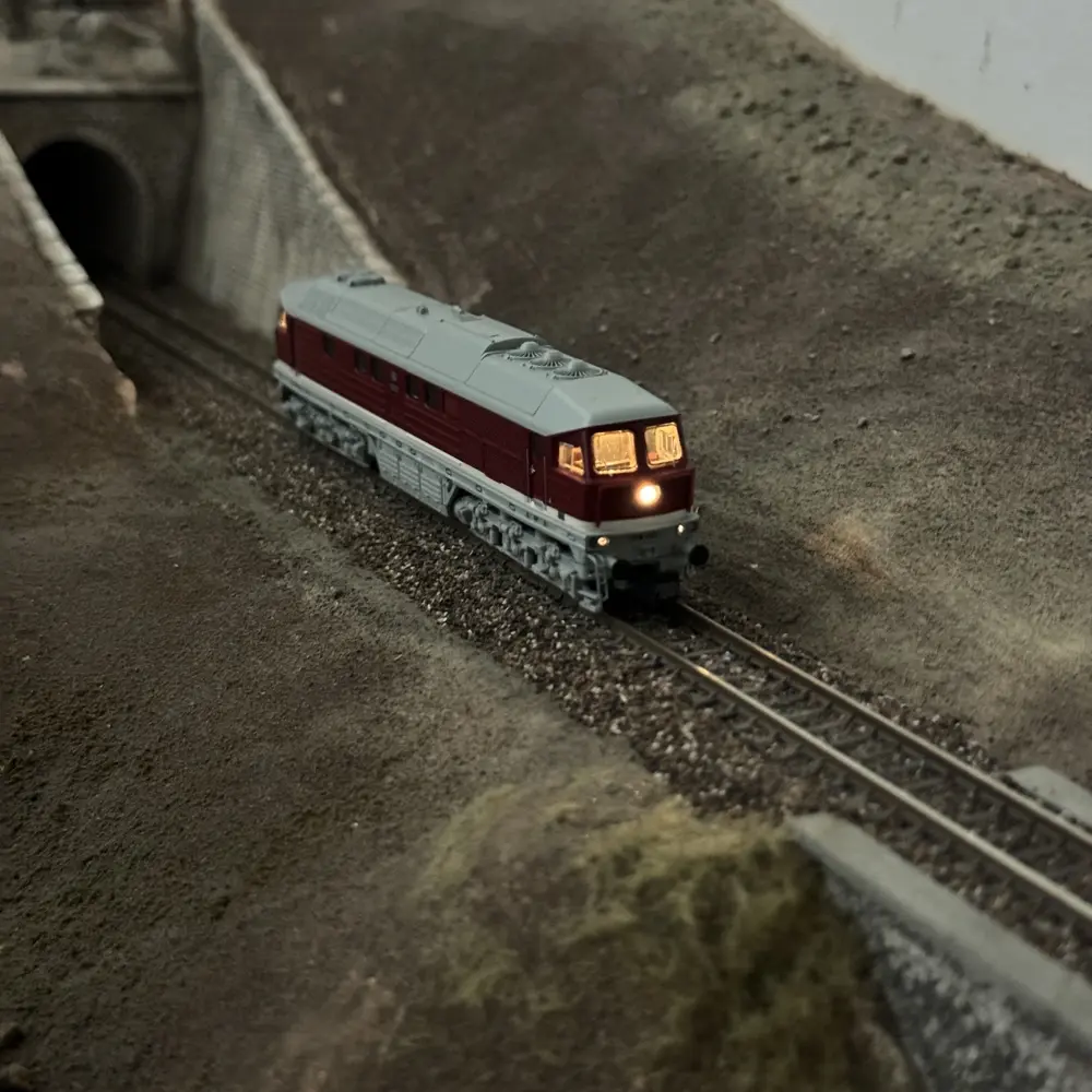 Locomotive Diesel 142 002-5 - Arnold HN2600S - N 1/160 - DR - EP IV - DCC Son - 8