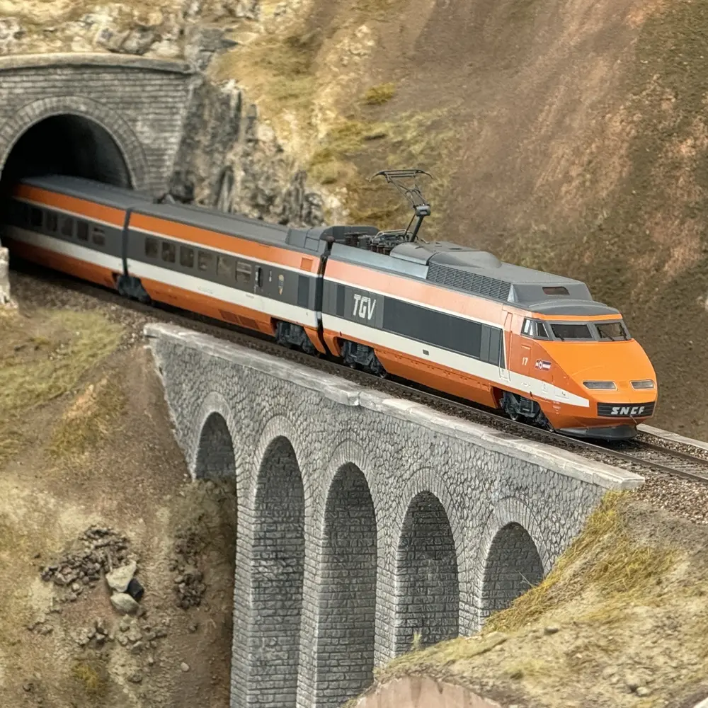 Coffret TGV Sud-Est 1981 - Jouef HJ2425S - HO 1/87 - SNCF - Ep IV - Digital sound - 2R - 8