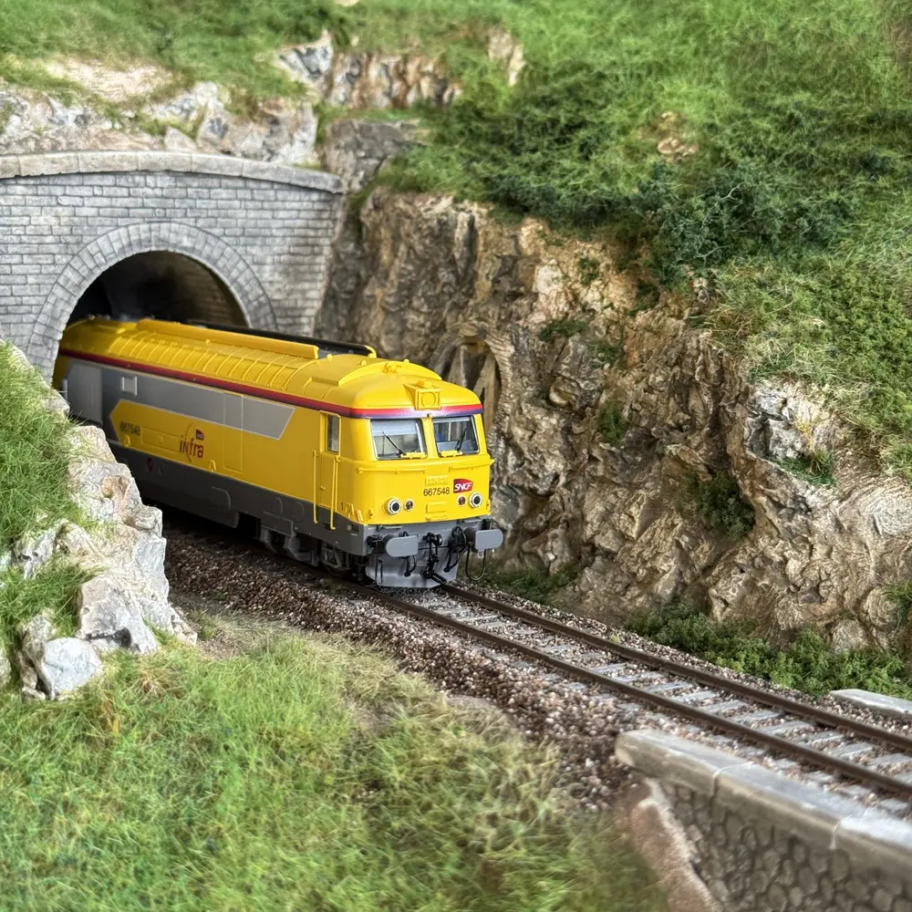 Locomotive diesel électrique BB 667548 "Infra" - Jouef HJ2465S - SNCF - HO 1/87 - EP VI - 2R - DCC SON - 6