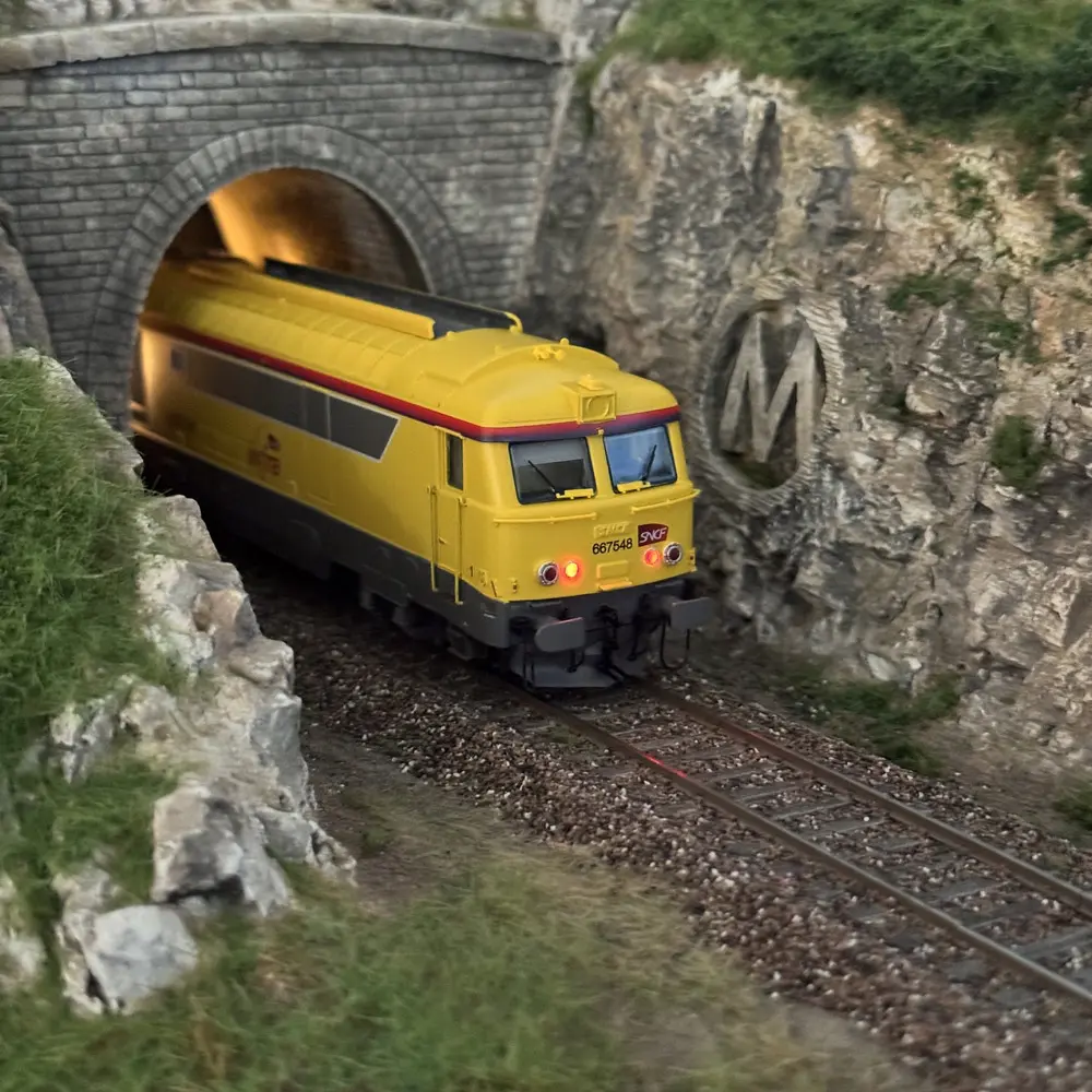 Locomotive diesel électrique BB 667548 "Infra" - Jouef HJ2465S - SNCF - HO 1/87 - EP VI - 2R - DCC SON - 8