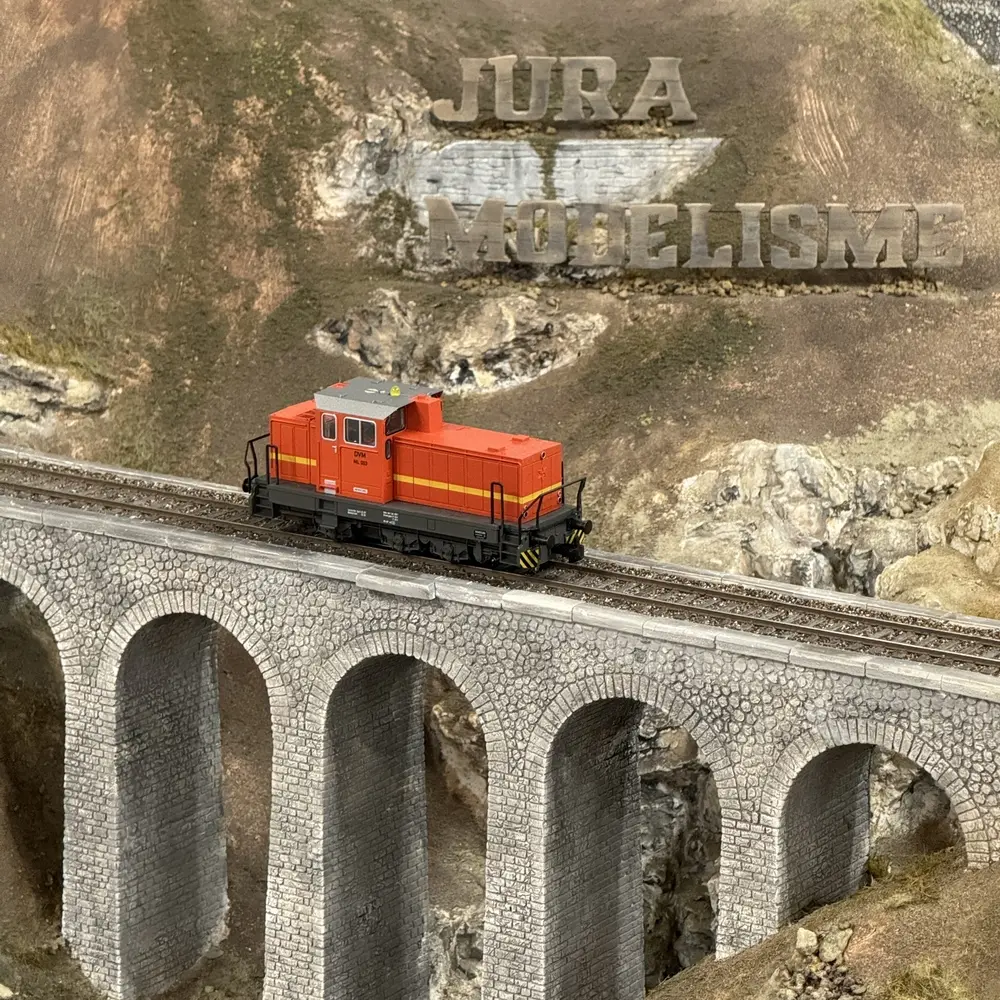 Locotracteur diesel Henschel DHG 700 rouge DCC MARKLIN START UP 36700 - HO 1/87 - 5