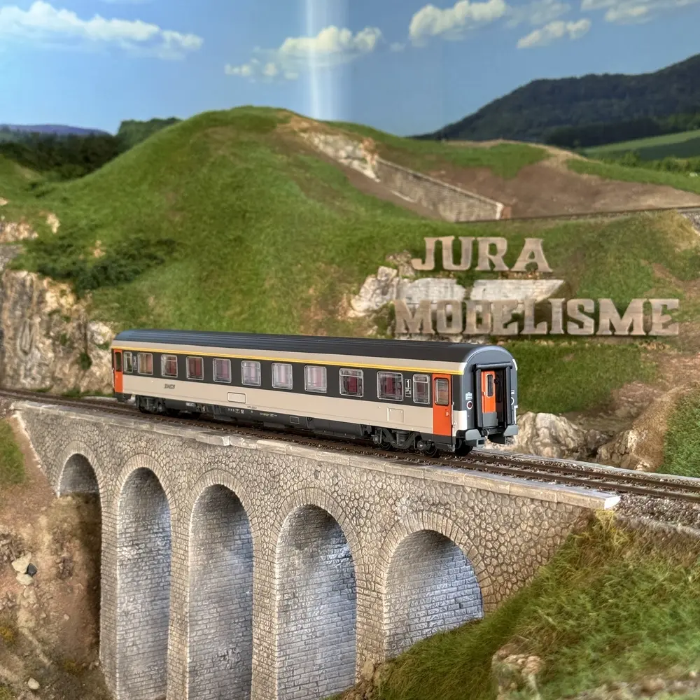 Voiture voyageurs VSE A9u, Corail, logo Nouille - LS Models E100 - HO 1/87 - SNCF - Ep IV - 2R - 5