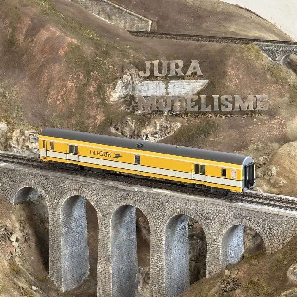 Voiture postale PA UIC livrée jaune/blanche toit gris, bogies Y24X - LS Models 40428 - HO 1/87 - SNCF - Ep IV - 2R - 5