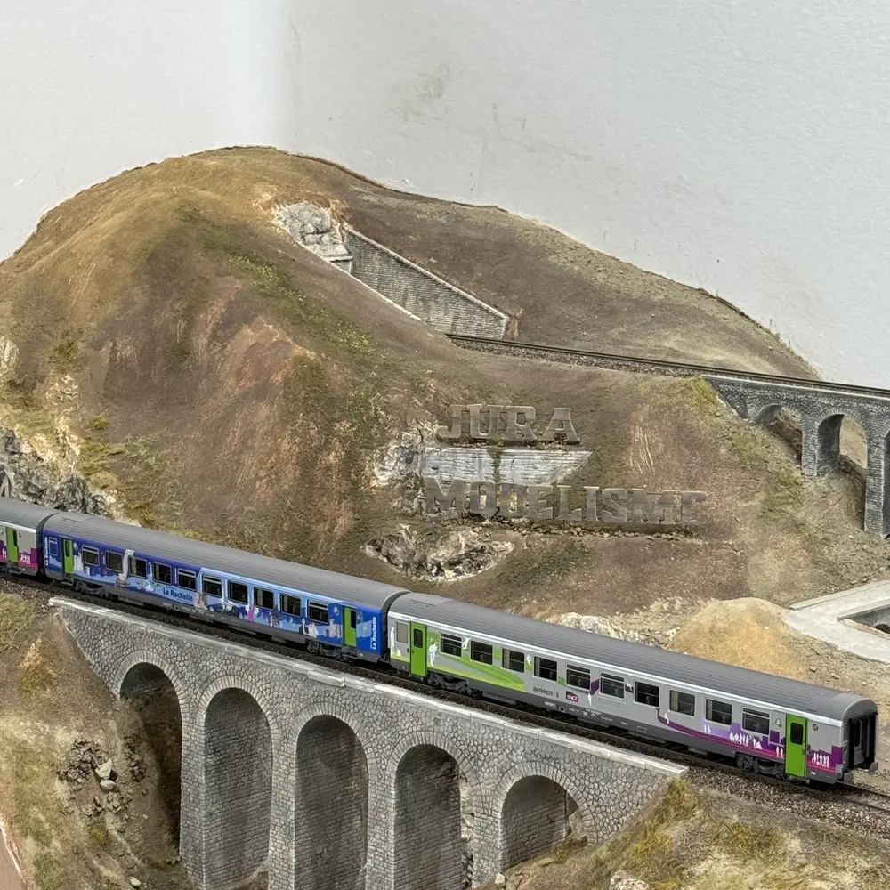 Set de 3 voitures Vtu B10, B11, B11, La Rochelle & Intercités - LS Models 41201 - HO 1/87 - SNCF - Ep VI - 2R - 11