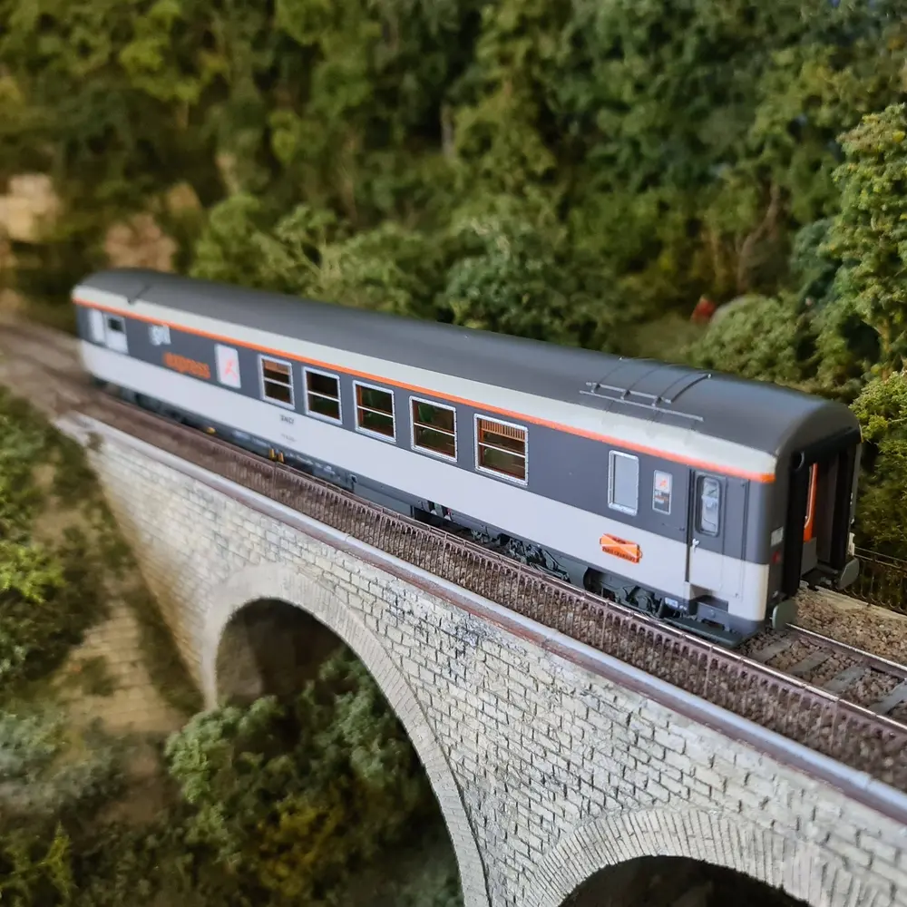 Voiture Vru "Grill Express" livrée Corail - LS MODELS 40156.2 - SNCF - HO 1/87 - EP IV - 4