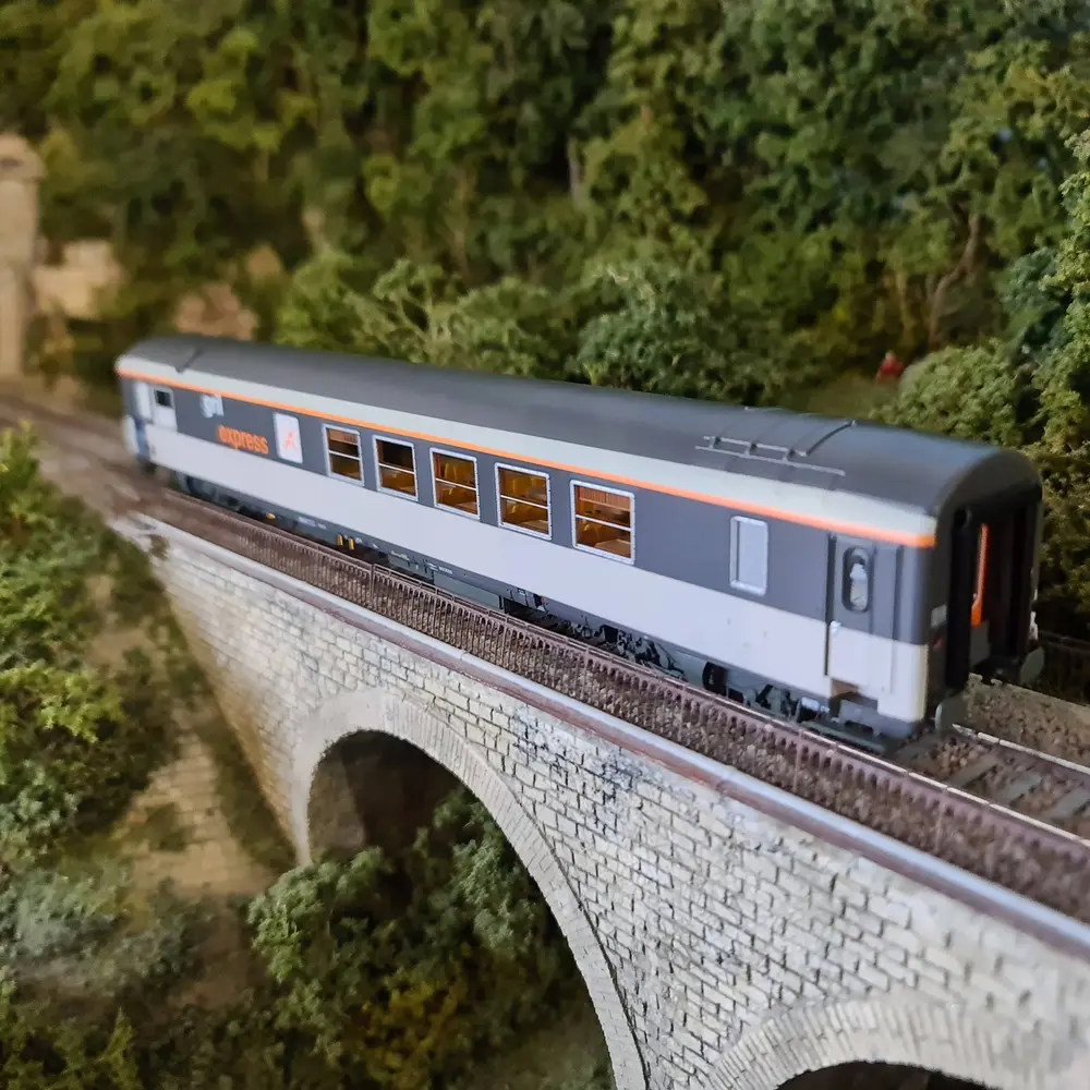 Voiture Vru "Grill Express" Corail - 5ème régiment - LS MODELS 40157 - SNCF - HO 1/87 - 4