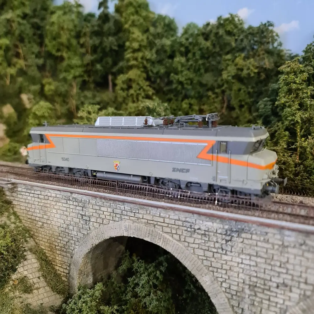 Locomotive Électrique BB 15040 LS MODELS 10481 - HO 1/87 - SNCF - EP V - 4