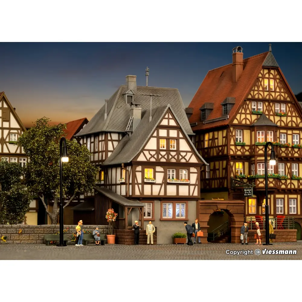 Grande maison de ville à colombages HO 1/87 - 5