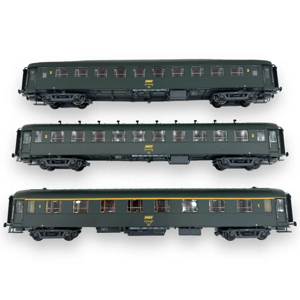 Set de 3 voitures voyageurs OCEM parois-lisses A8 / B10 / B10 - Models World 40943 - HO 1/87 - SNCF - Ep IV - 2R - 3