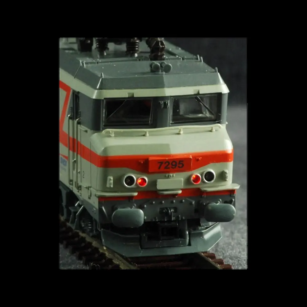 Kit éclairage LED - Distrimodel MPEL102K - pour locomotive Nez cassé 4400kW ROCO - 4