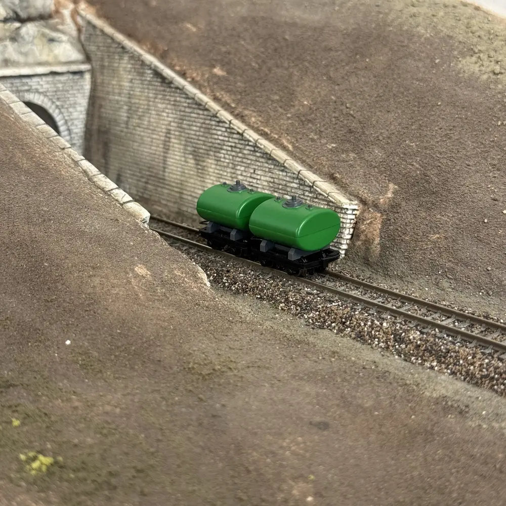 2 wagons citernes verts - Minitrains 5112 - HOe 1/87 - 2R - 5