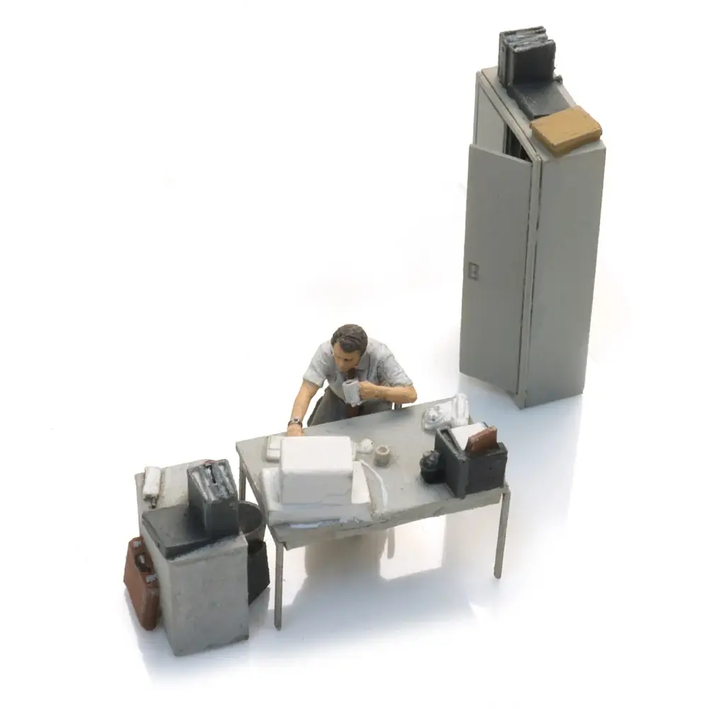 Intérieur de bureau avec figurine - Artitec 387.682 - HO 1/87 - 4