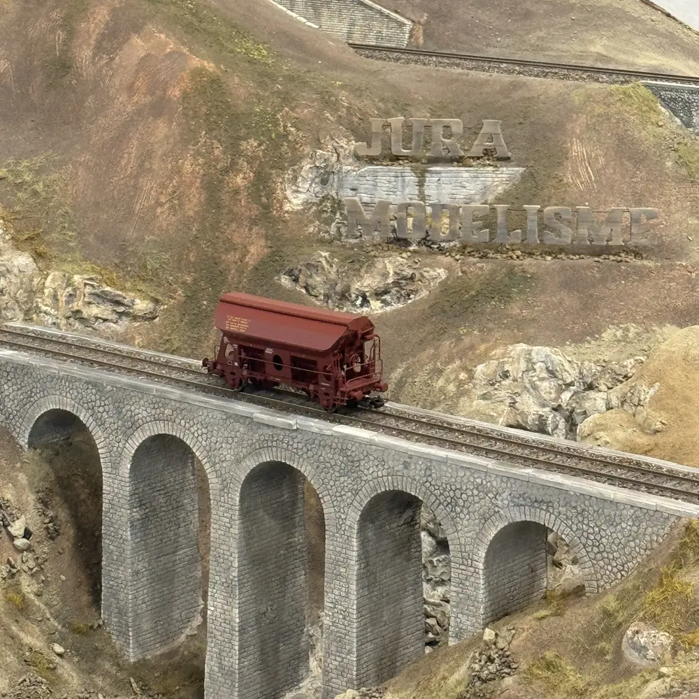 Wagon trémie couvert à 2 essieux brun - Piko 97137 - HO 1/87 - SNCF - Ep V - 2R - 5