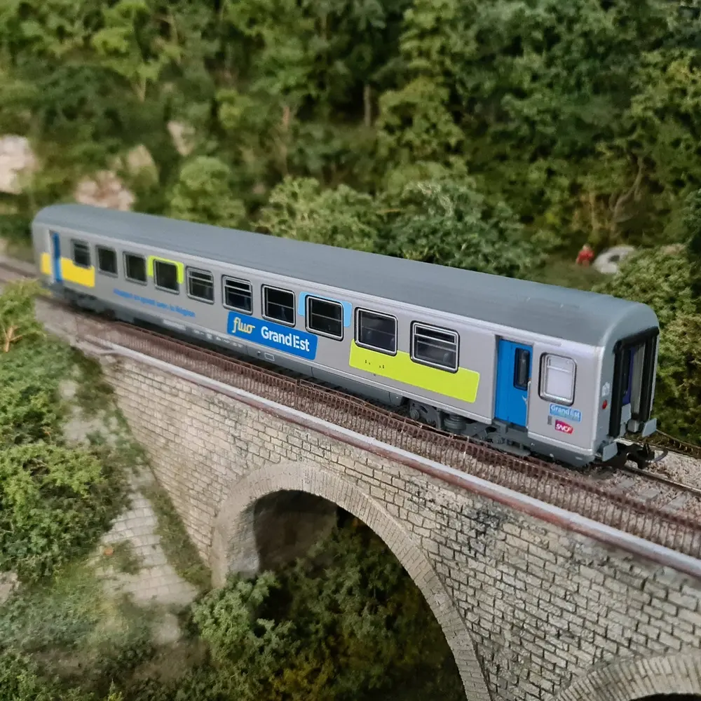 Voiture voyageur corail fluo 2ème classe Piko 97118 - SNCF - HO 1/87 - EP VI - 5