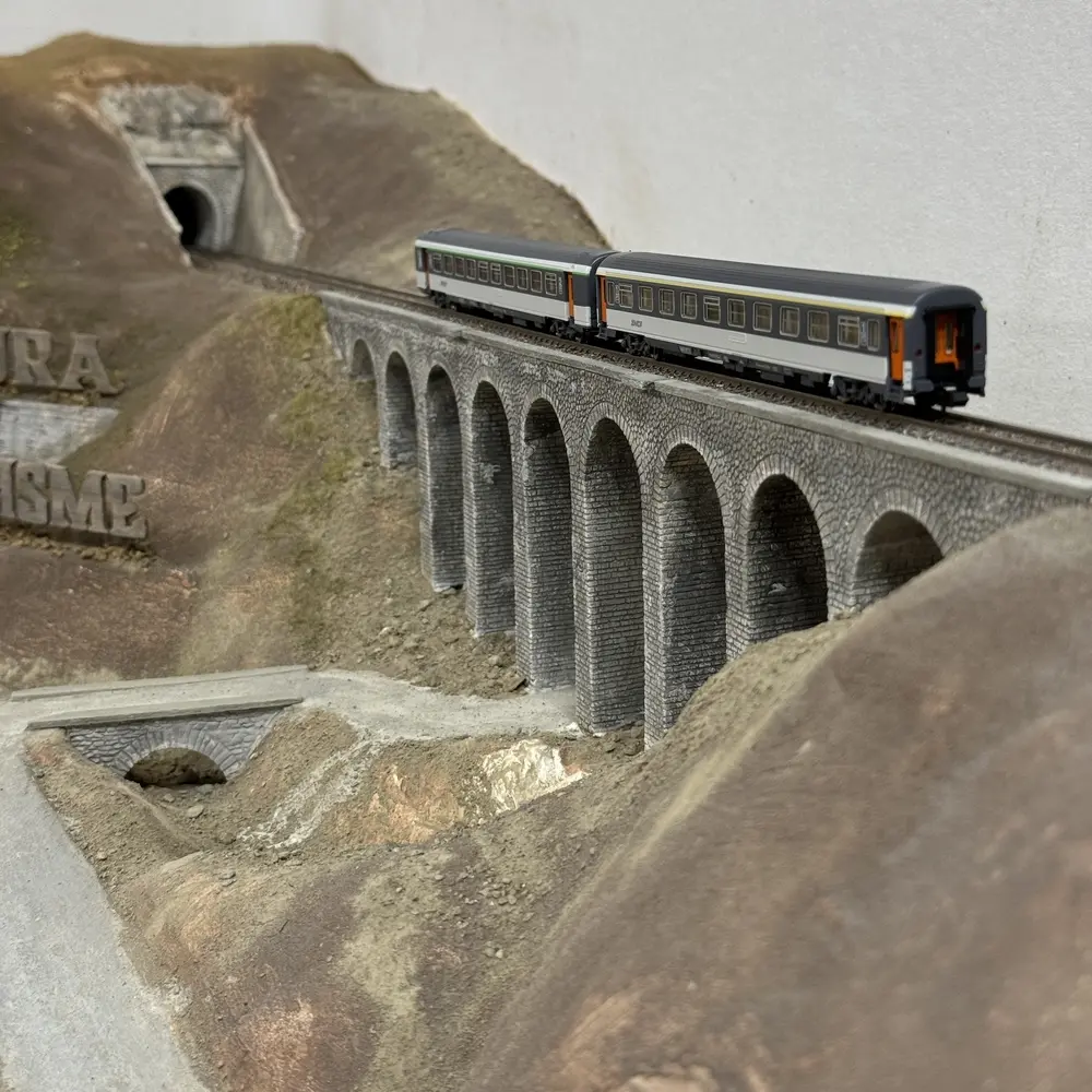 Set de 2 voitures voyageurs Corail VU livrée d’origine - Piko 94502 - N 1/160 - SNCF - EP V - 2R - 7