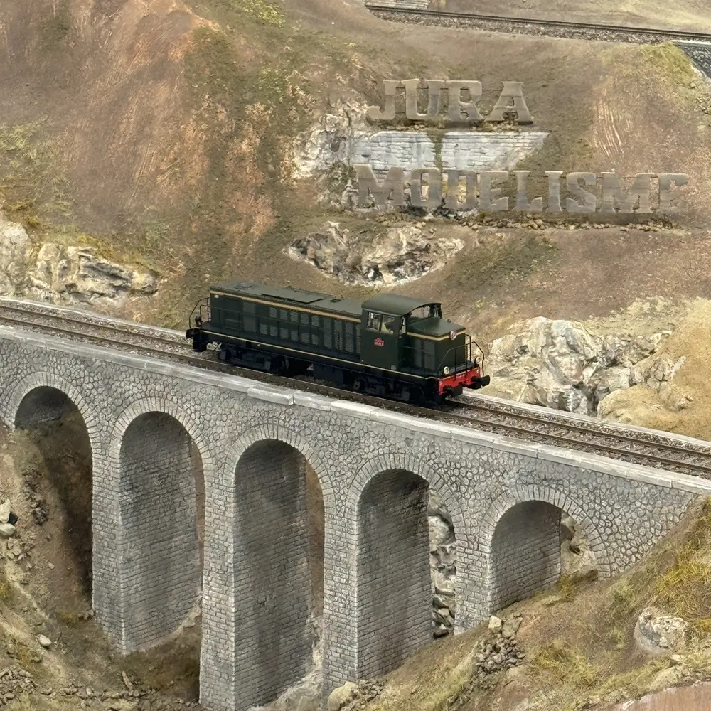 Locomotive Diesel 040 DE 9- Analogique REE MODELES JM013 SNCF - HO - EpIII - 5