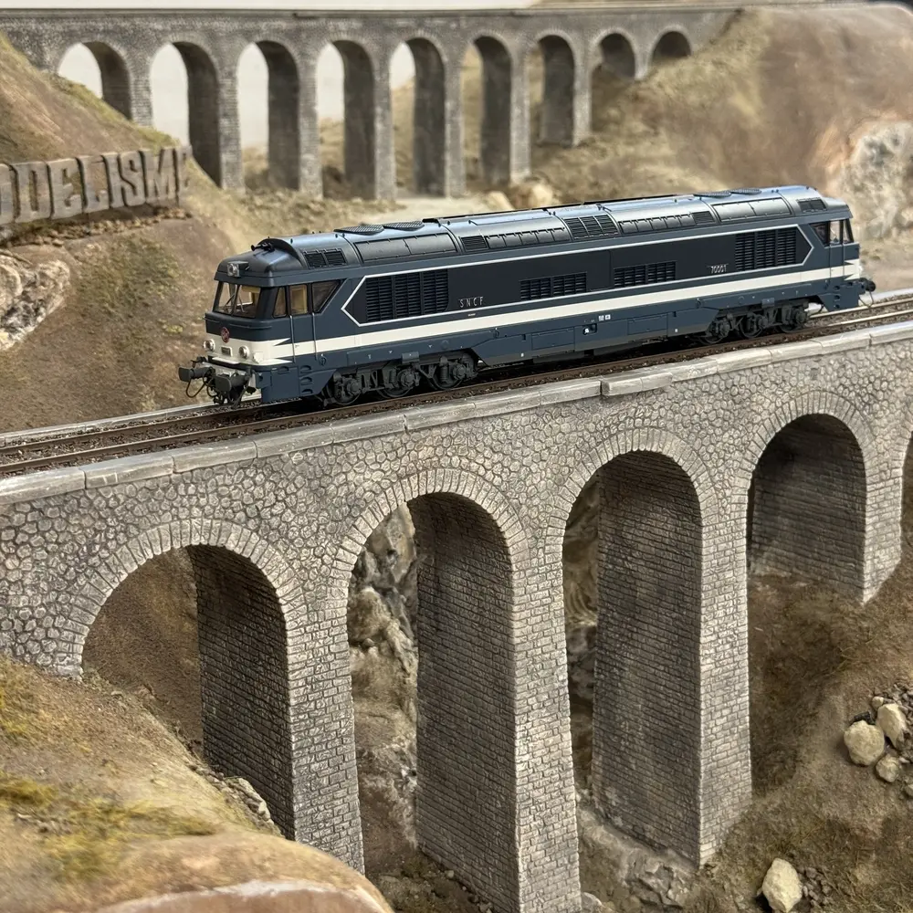 Locomotive diesel CC 70001 - Ree Modèles CC70001 - HO 1/87 - SNCF - Ep III - Analogique - 2R - 12