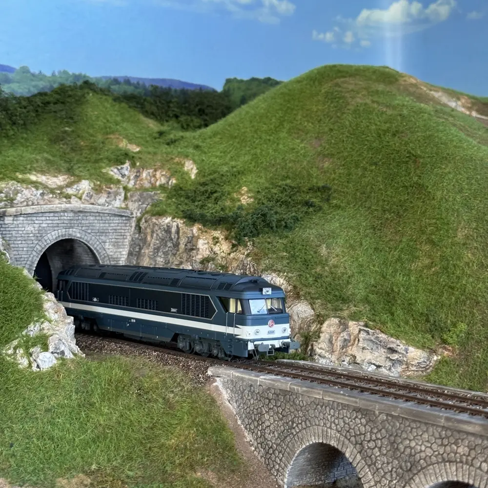 Locomotive diesel CC 70002 - Ree Modèles CC70002 - HO 1/87 - SNCF - Ep III - Analogique - 2R - 5