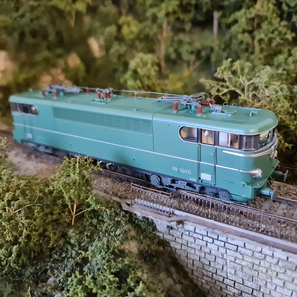 Locomotive électrique BB 16015 - REE Modèles MB141SAC - HO - SNCF - EP III - 3R - ACC SON - 5