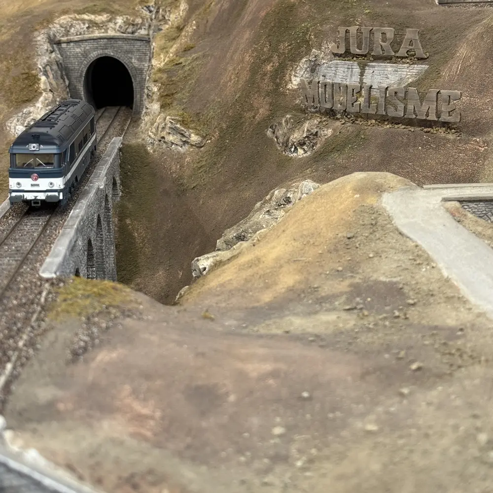 Locomotive diesel CC 70001 - Ree Modèles CC70001 - HO 1/87 - SNCF - Ep III - Analogique - 2R - 11