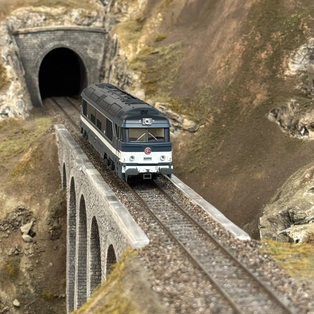 Locomotive diesel CC 70001 - Ree Modèles CC70001 - HO 1/87 - SNCF - Ep III - Analogique - 2R - 9