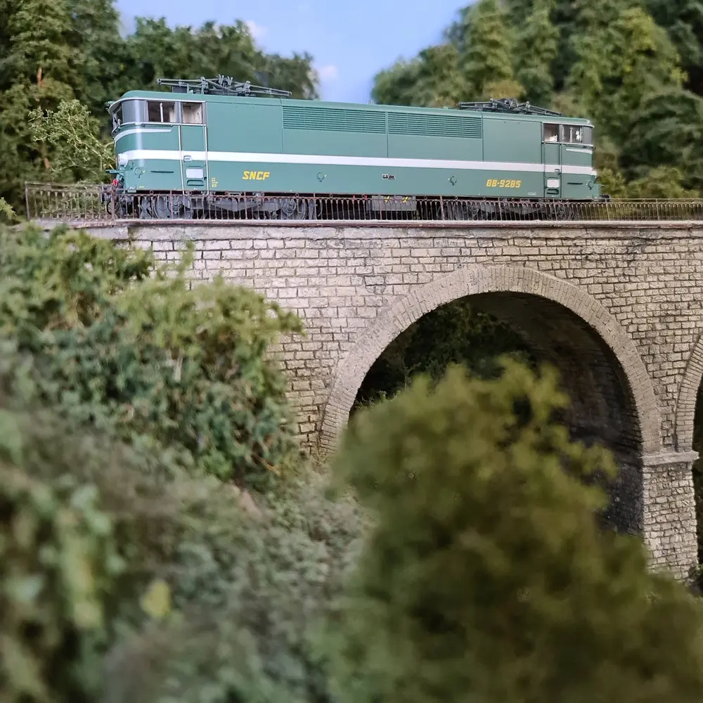 Locomotive électrique BB 9285 - REE Modèles MB086 - HO : 1/87 - SNCF - EP IV / V - 7