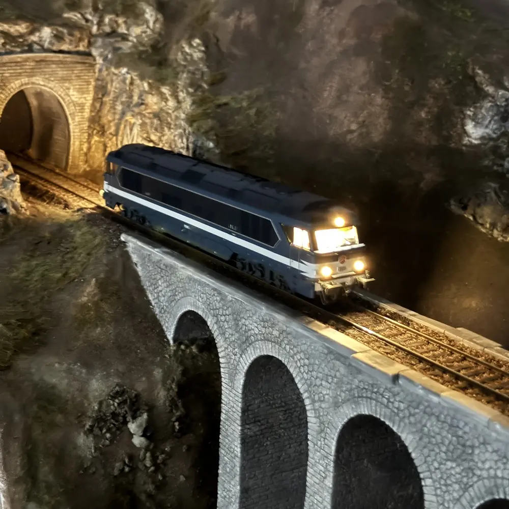 Locomotive diesel CC 70001 - Ree Modèles CC70001SAC - HO 1/87 - SNCF - Ep III - Digital sound fumigène - 3R - 18