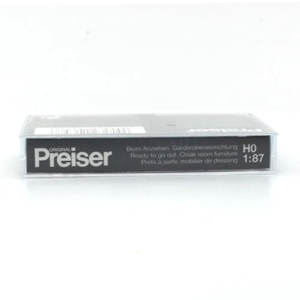 Un couple en train de s'habiller dans son dressing - PREISER 10658 - HO 1/87 - 3
