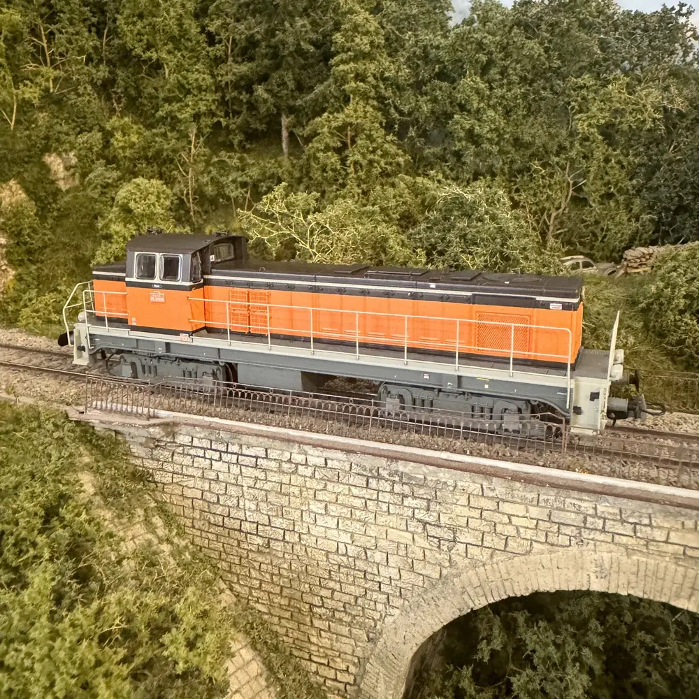 Locomotive Diesel BB63926  Arzens Dépôt Villeneuve - DC sans son R37 HO41112DC SNCF - HO  - 6