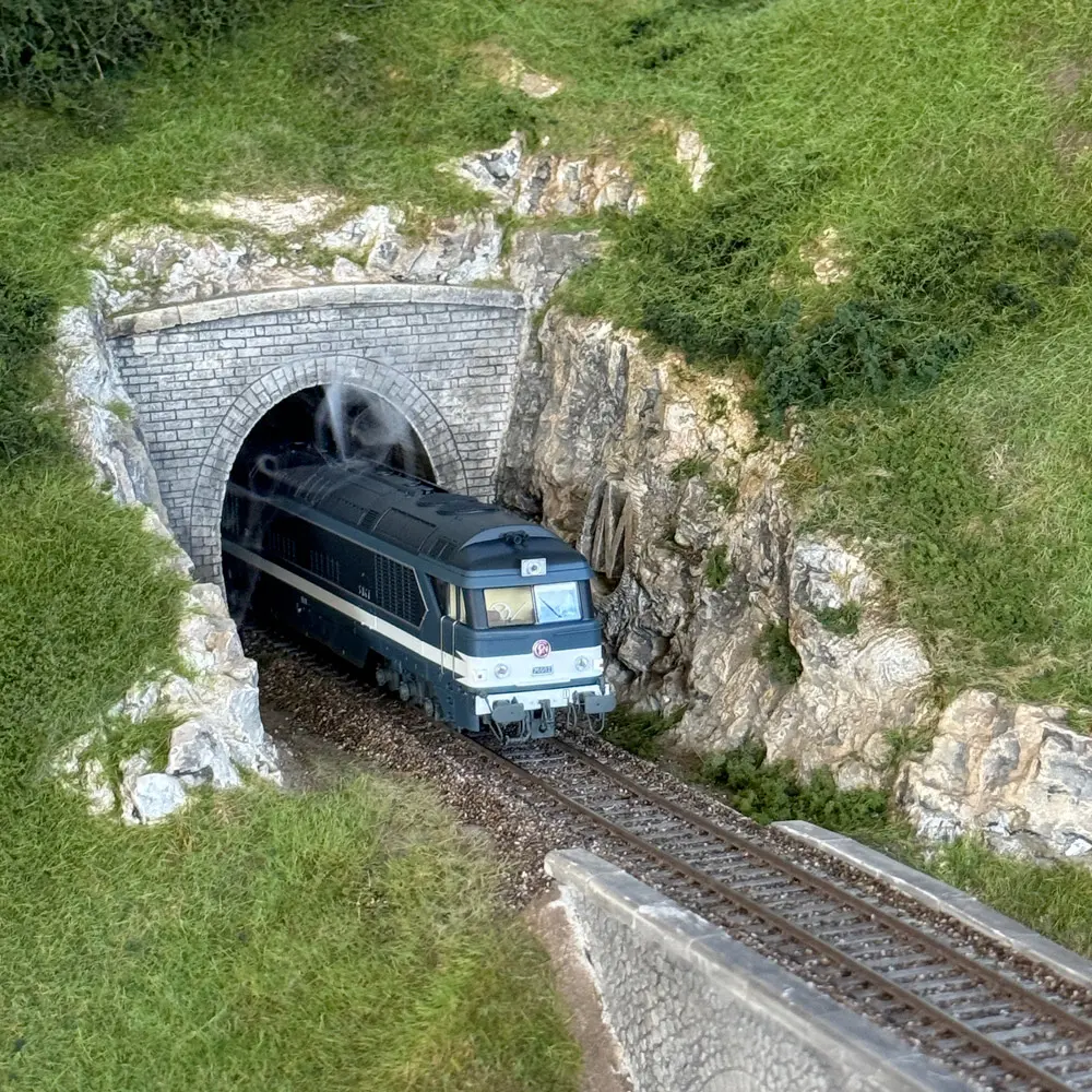 Locomotive diesel CC 70002 - Ree Modèles CC70002S - HO 1/87 - SNCF - Ep III - Digital sound + fumée - 2R - 14