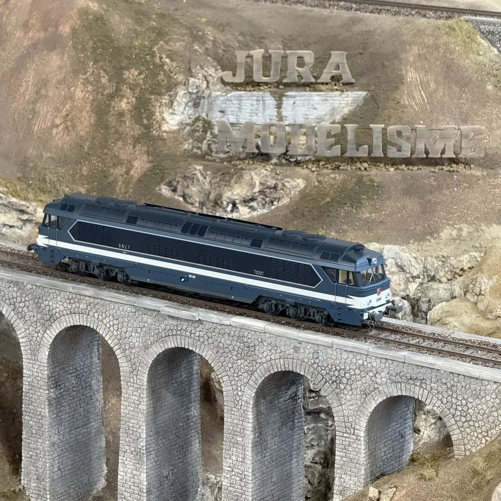 Locomotive diesel CC 70001 - Ree Modèles CC70001S - HO 1/87 - SNCF - Ep III - Digital sound fumigène - 2R - 16