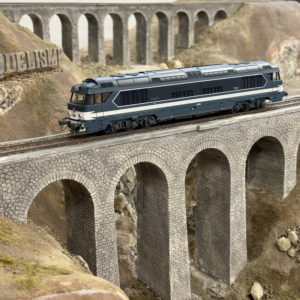 Locomotive diesel CC 70001 - Ree Modèles CC70001SAC - HO 1/87 - SNCF - Ep III - Digital sound fumigène - 3R - 9