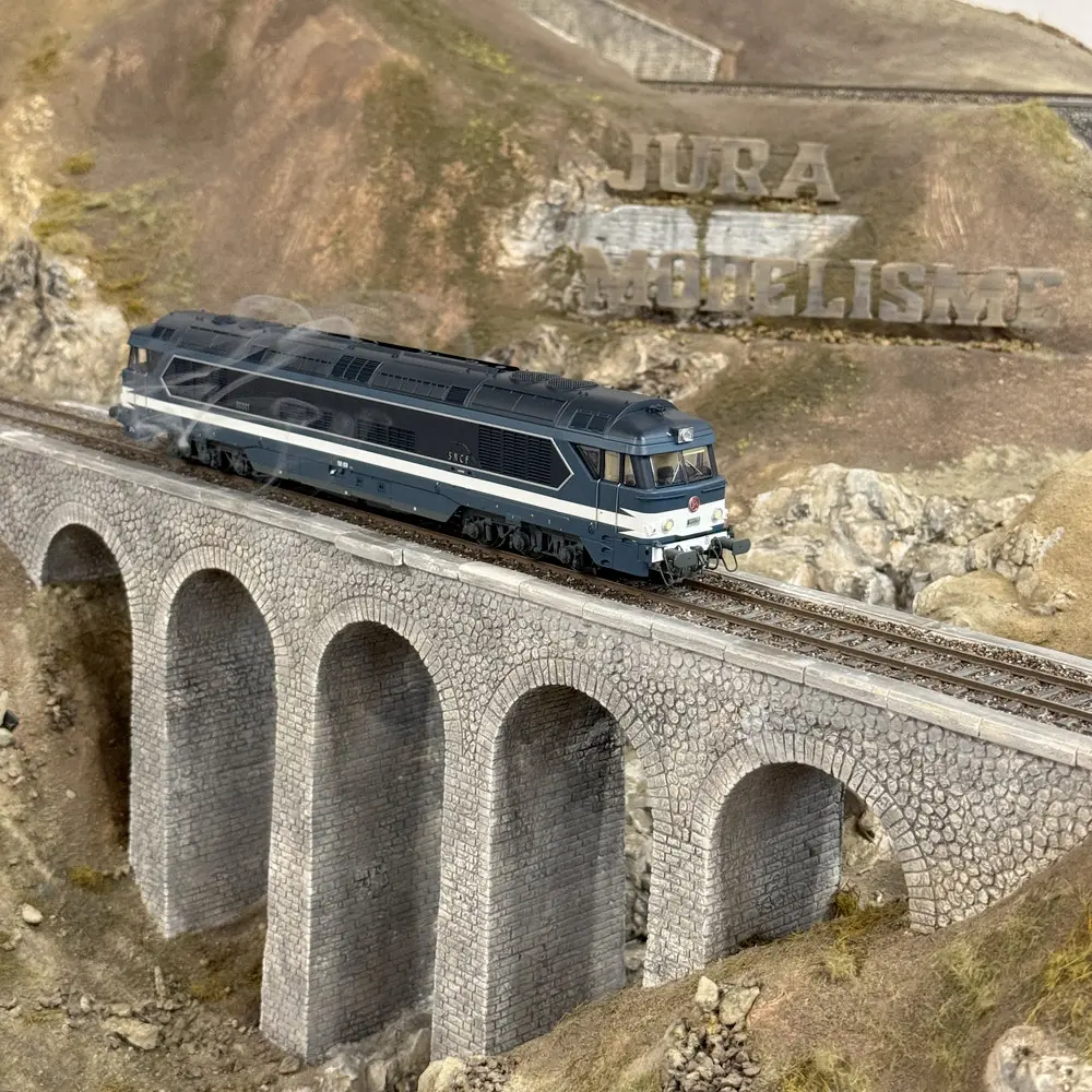 Locomotive diesel CC 70001 - Ree Modèles CC70001S - HO 1/87 - SNCF - Ep III - Digital sound fumigène - 2R - 8