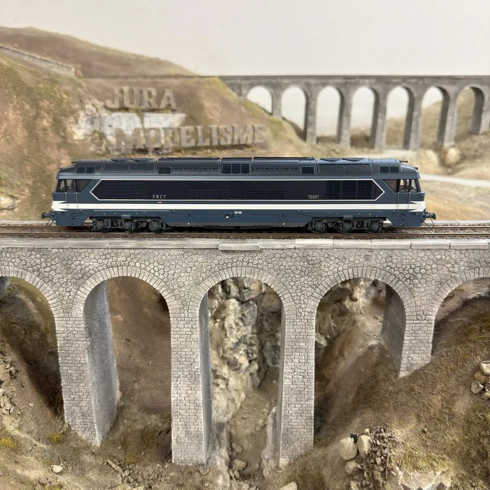 Locomotive diesel CC 70001 - Ree Modèles CC70001SAC - HO 1/87 - SNCF - Ep III - Digital sound fumigène - 3R - 12